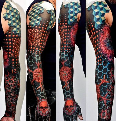 biomechanisches Arm Tattoo