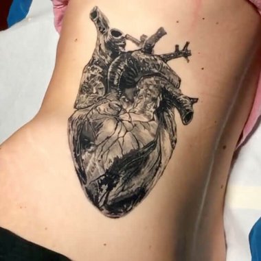 anatomisches Herz Tattoo