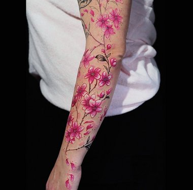 Blumen Arm Tattoo